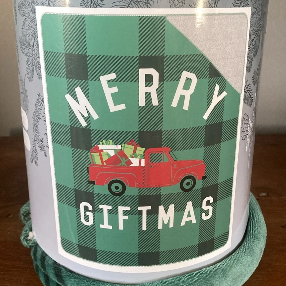 NWT-Super Soft Plush-MERRY GIFTMAS- Holiday Farmtruck Sherpa Throw Blanket 50x60